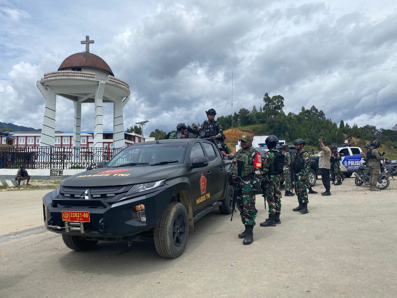 Satgas Yonif 721 Bersinergi Ciptakan Pemilu Damai di Tanah Papua