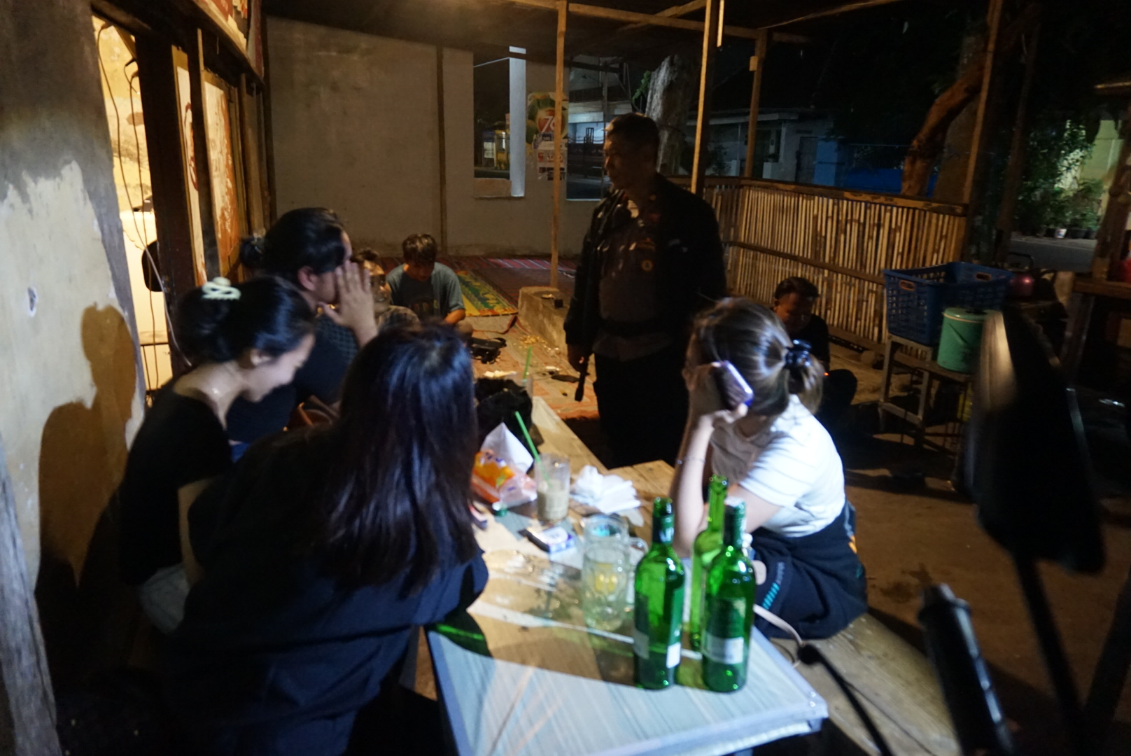 Patroli Dini Hari, Kapolsek Mojoroto Pergoki Konvoi Liar dan Remaja Konsumsi Minuman Keras Beralkohol di Warung Angkringan