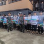 Panglima TNI Bagikan 300 Paket Sembako Untuk Pesantren dan Masyarakat
