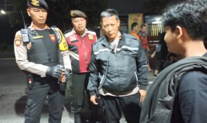 Saat Patroli Rutin Dini Hari, Kapolsek Mojoroto Temukan ini di Jalan Semeru !