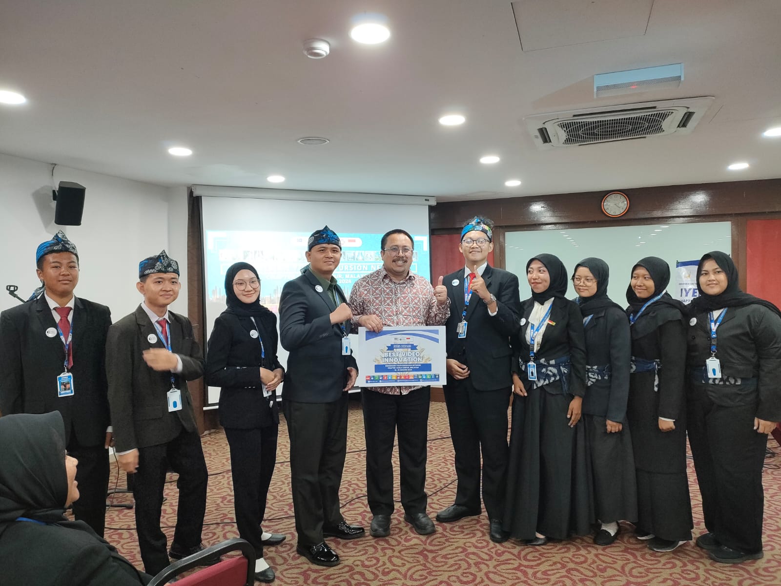 Dua Bamasis Poltekad Kodiklatad  Menorehkan Prestasi di Kompetisi Internasional