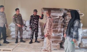 TNI-Polri Di Lamongan Kawal Penerimaan Logistik Dari KPUD