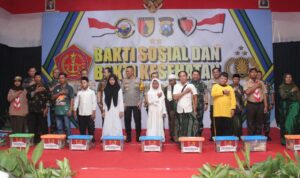 Mayjen TNI Rafael dan Kapolda Jatim Tinjau Pelaksanaan Bulan Bakti TNI di Sampang