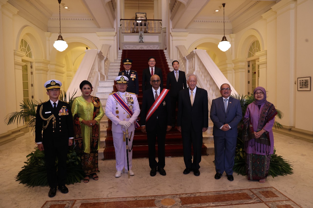 Mantan Panglima TNI Dianugerahi Bintang Jasa Darjah Utama Bakti Cemerlang Oleh Presiden Singapura
