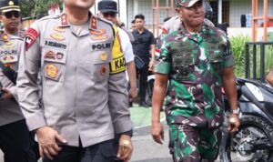 Kapolda Kalbar Bersama PJ Gubernur Kalbar, Pangdam XII/Tpr ,Forkopimda Dan Tim Pamatwil OMB Mabes Polri Lakukan Patroli Pantau Langsung Pelaksanaan Pemungutan Suara Di Lokasi TPS