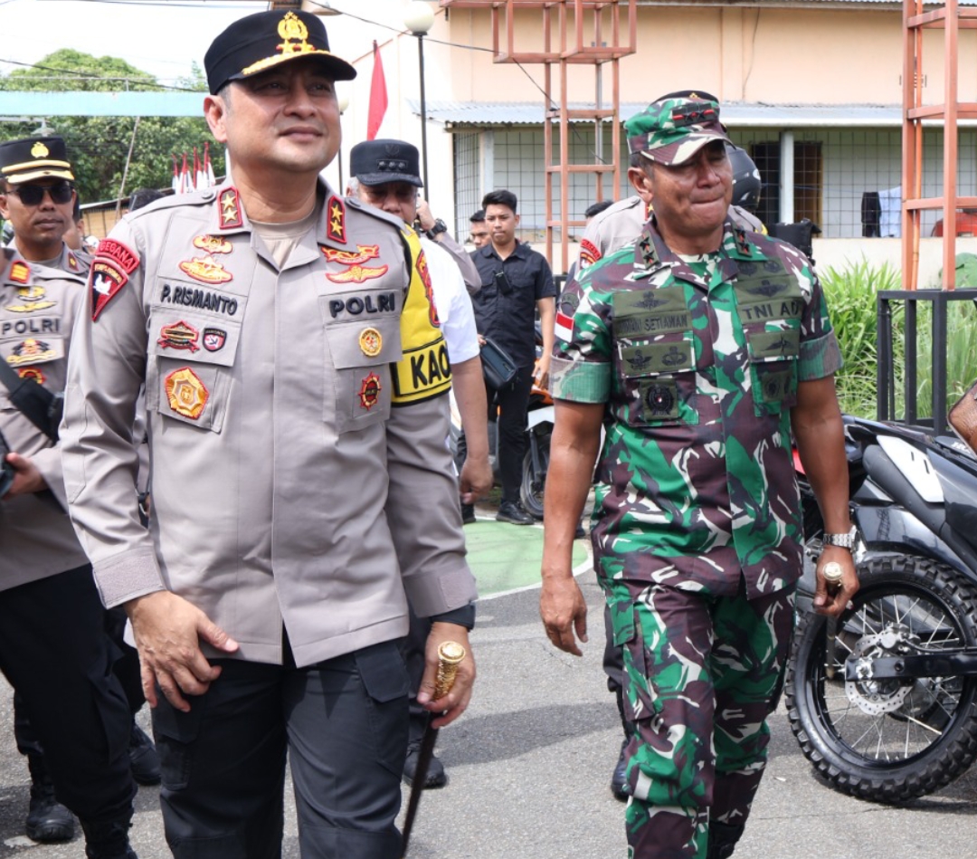 Kapolda Kalbar Bersama PJ Gubernur Kalbar, Pangdam XII/Tpr ,Forkopimda Dan Tim Pamatwil OMB Mabes Polri Lakukan Patroli Pantau Langsung Pelaksanaan Pemungutan Suara Di Lokasi TPS