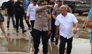 Kapolres Kubu Raya Bersama Bupati Tinjau TPS SBR 7 Ampera Raya