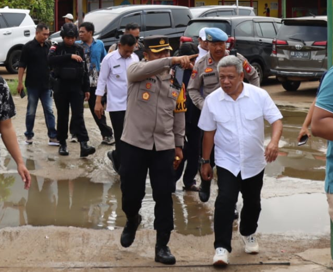 Kapolres Kubu Raya Bersama Bupati Tinjau TPS SBR 7 Ampera Raya