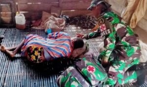 Wujud Peduli Masyarakat Satgas Pamtas Statis RI-PNG Yonif 111/KB Beri Pelayanan Kesehatan Gratis Di wilayah Perbatasan