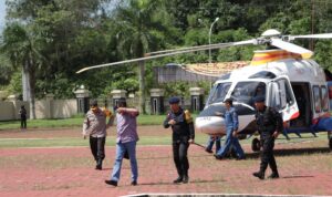 Dansatbrimob Dampingi Karoops Polda Kalbar Kunjungi Bengkayang Pastikan Situasi Aman