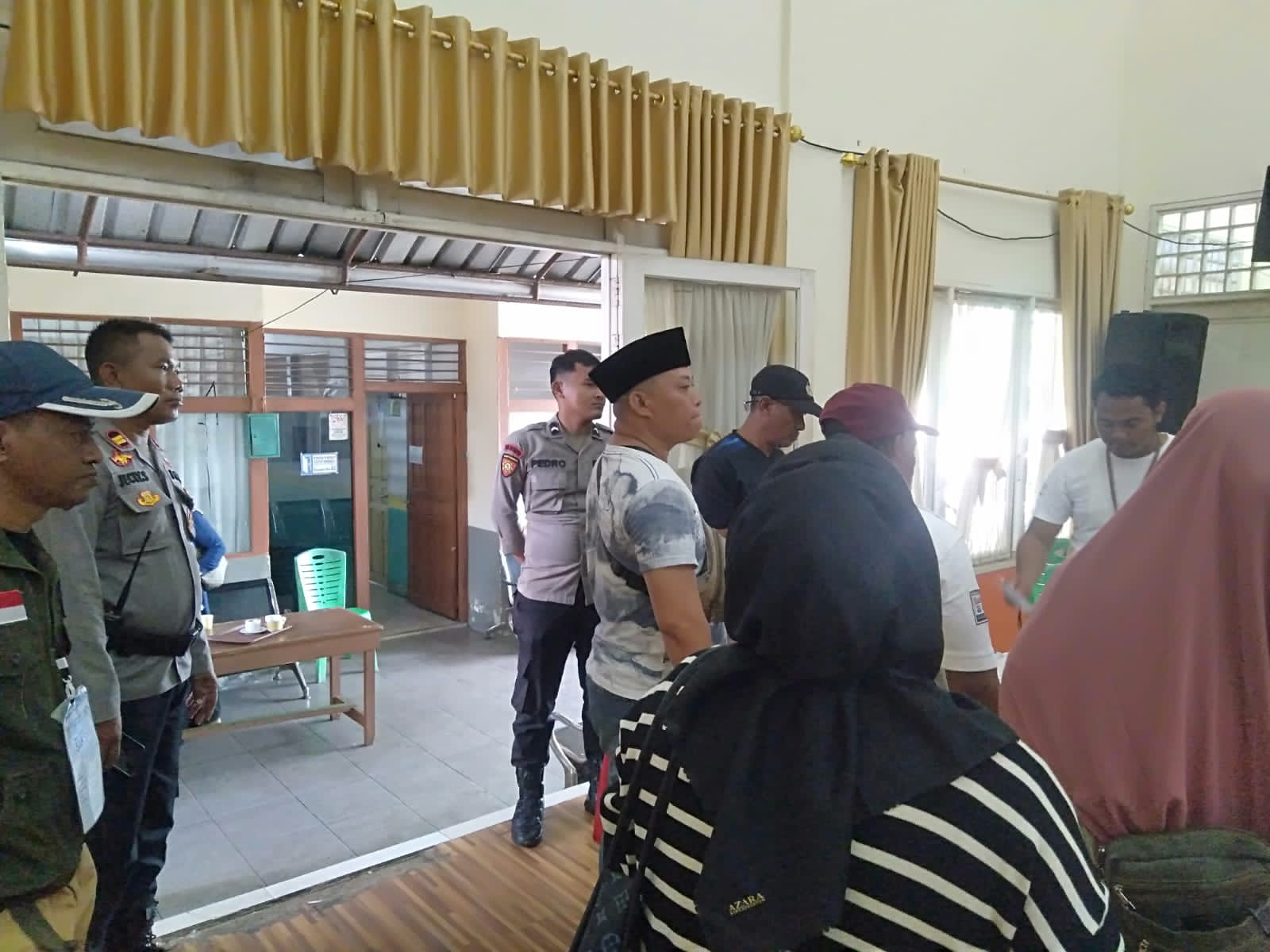 Rekapitulasi Penghitungan Suara Pemilu 2024 Tingkat Kecamatan Masih Berlangsung, Polresta Pontianak Tetap Siagakan Personelnya Dilokasi Kegiatan