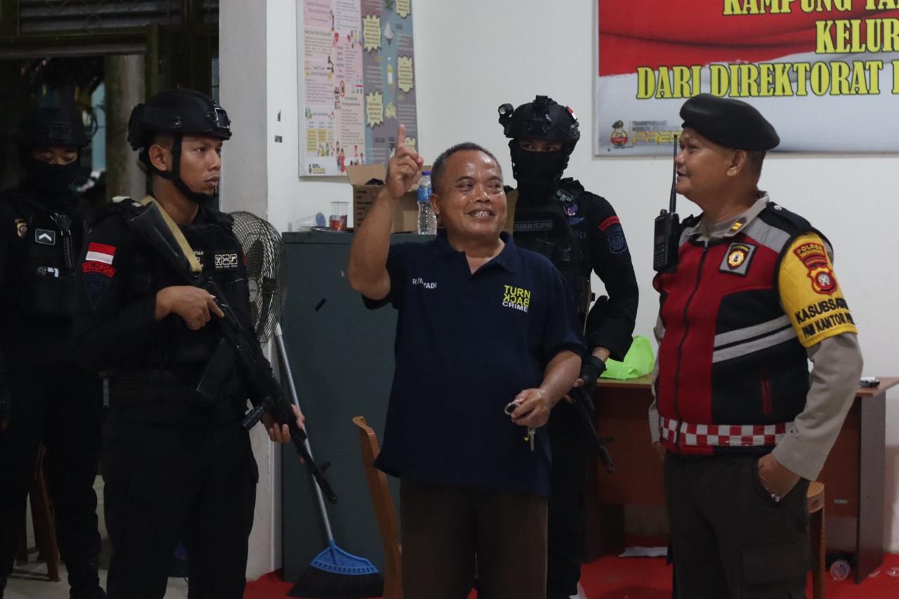 Tim Satgas Satbrimob Polda Kalbar Patroli Malam Cegah Terjadinya Kejahatan