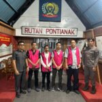 Kajati Kalbar Serahkan Tersangka Dan Barang Bukti Kasus Korupsi Renovasi Kawasan Waterfront Kabupaten Sambas