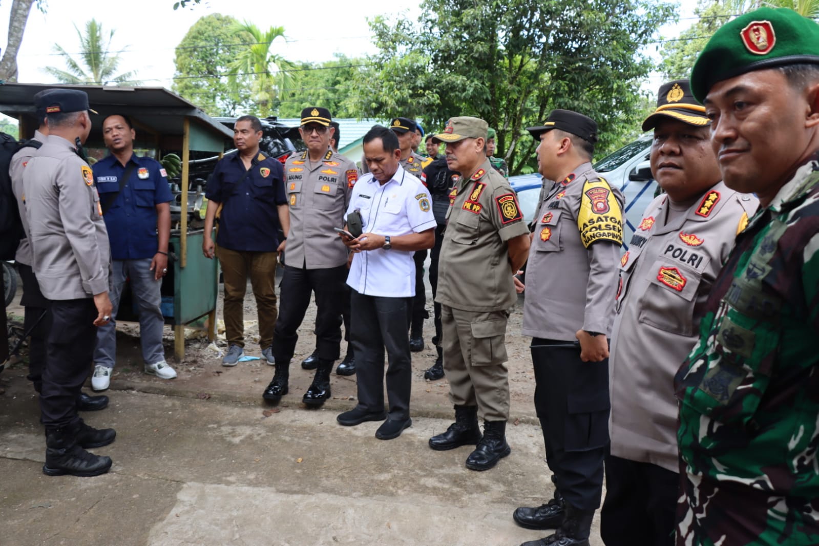 Kapolres Melawi Dampingi Katim Pamatwil Ops Mantap Brata,Pantau Langsung Pengamanan TPS