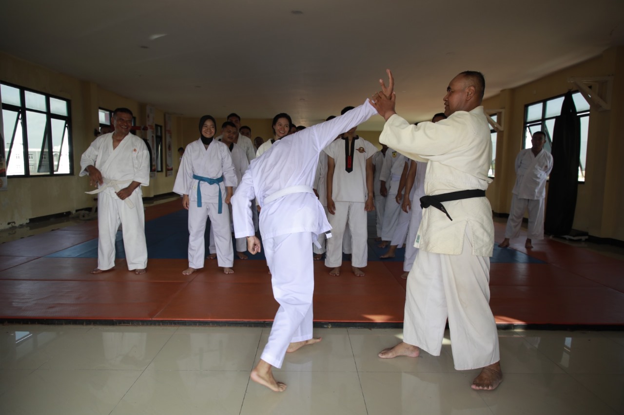 Satbrimob Polda Kalbar Tingkatkan Kemampuan Bela Diri Demi Menunjang Tugas di Lapangan