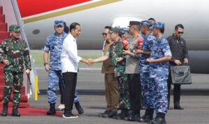Mayjen TNI Rafael Granada Baay Bersama Forkopimda Jatim Dampingi Presiden Jokowi Resmikan Jalan di Madiun
