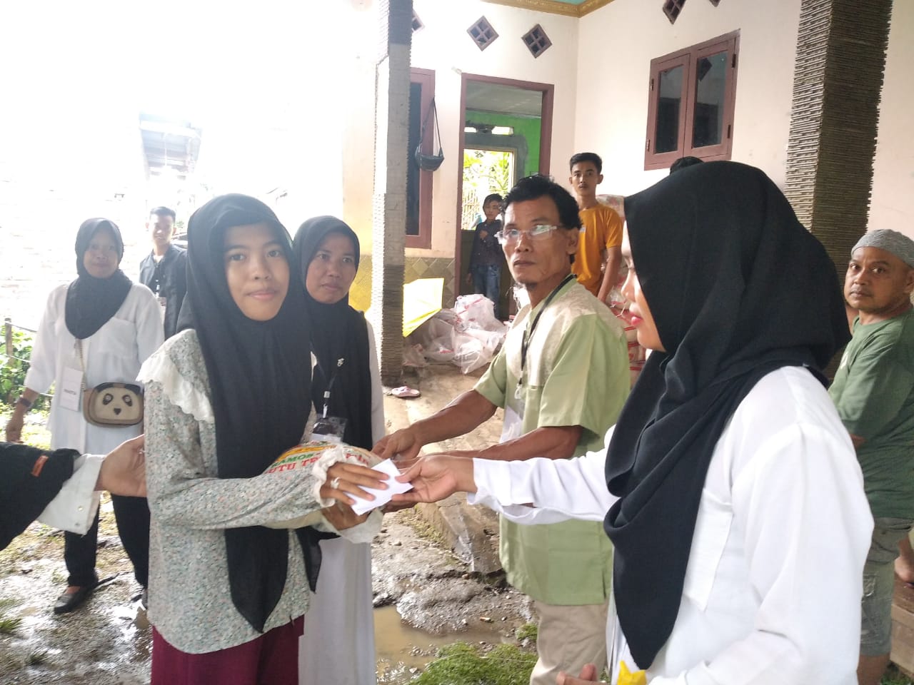 Mr Lin Young Selaku Owner PT. Goda Technology Electric Bagikan Santunan Kepada 600 Anak Yatim Dan Janda Tua