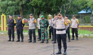Satgas OMB Kapuas Polda Kalbar Turunkankan 2 SST Pasukan Gabungan Satbrimob Dan Ditsamapta Guna Amankan Rapat Pleno Terbuka Tingkat Kabupaten Kubu Raya