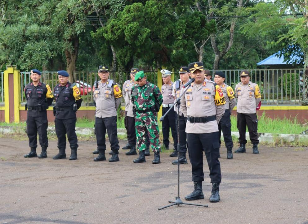 Satgas OMB Kapuas Polda Kalbar Turunkankan 2 SST Pasukan Gabungan Satbrimob Dan Ditsamapta Guna Amankan Rapat Pleno Terbuka Tingkat Kabupaten Kubu Raya