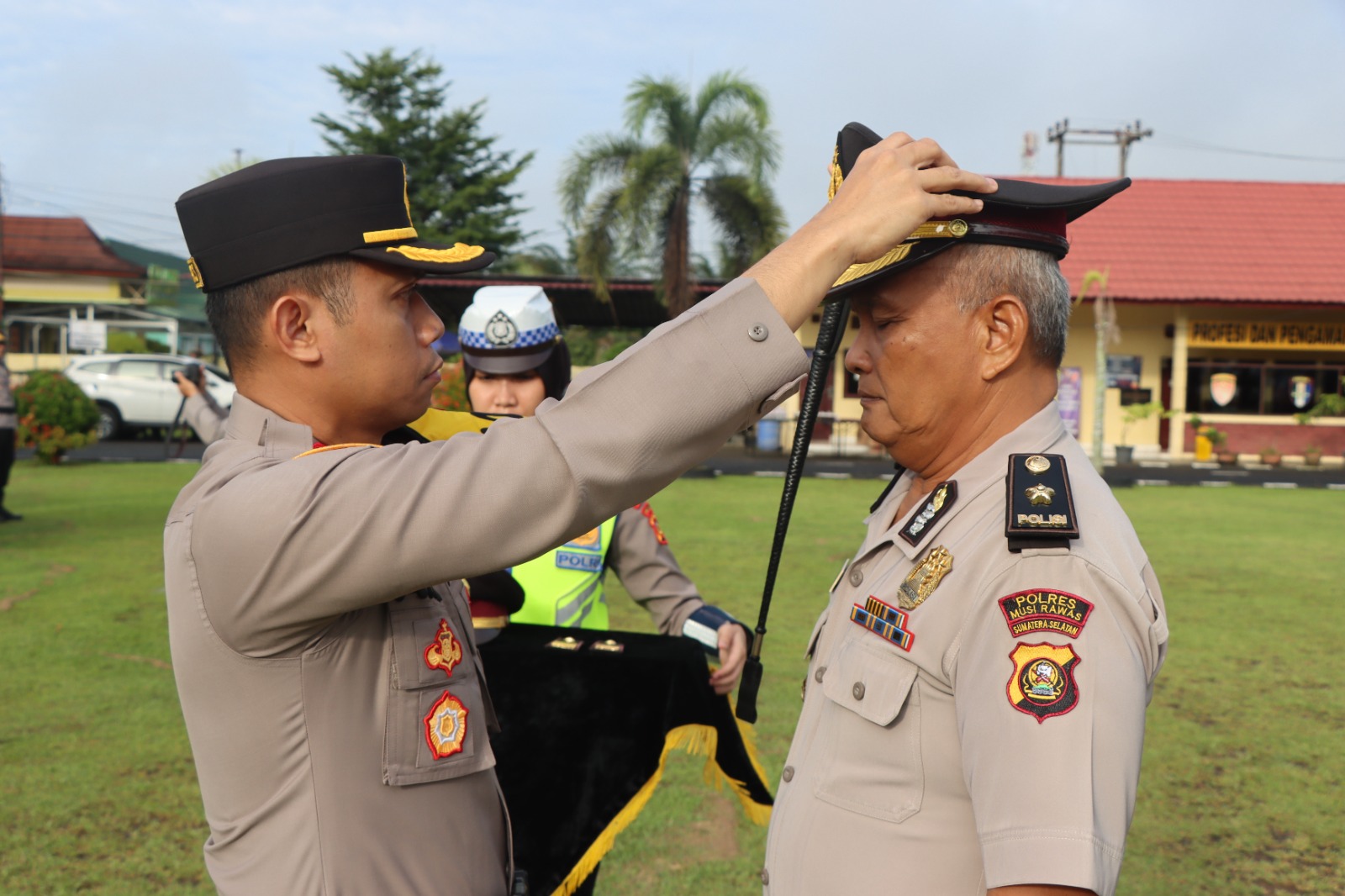 Kasat Binmas AKP. M. Dadang Rusnandar memperoleh kenaikan Pangkat Pengabdian menjadi Komisaris Polisi