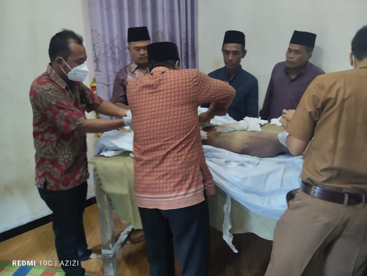 Polisi Evakuasi Penemuan Mayat Gantung Diri di Lamtim