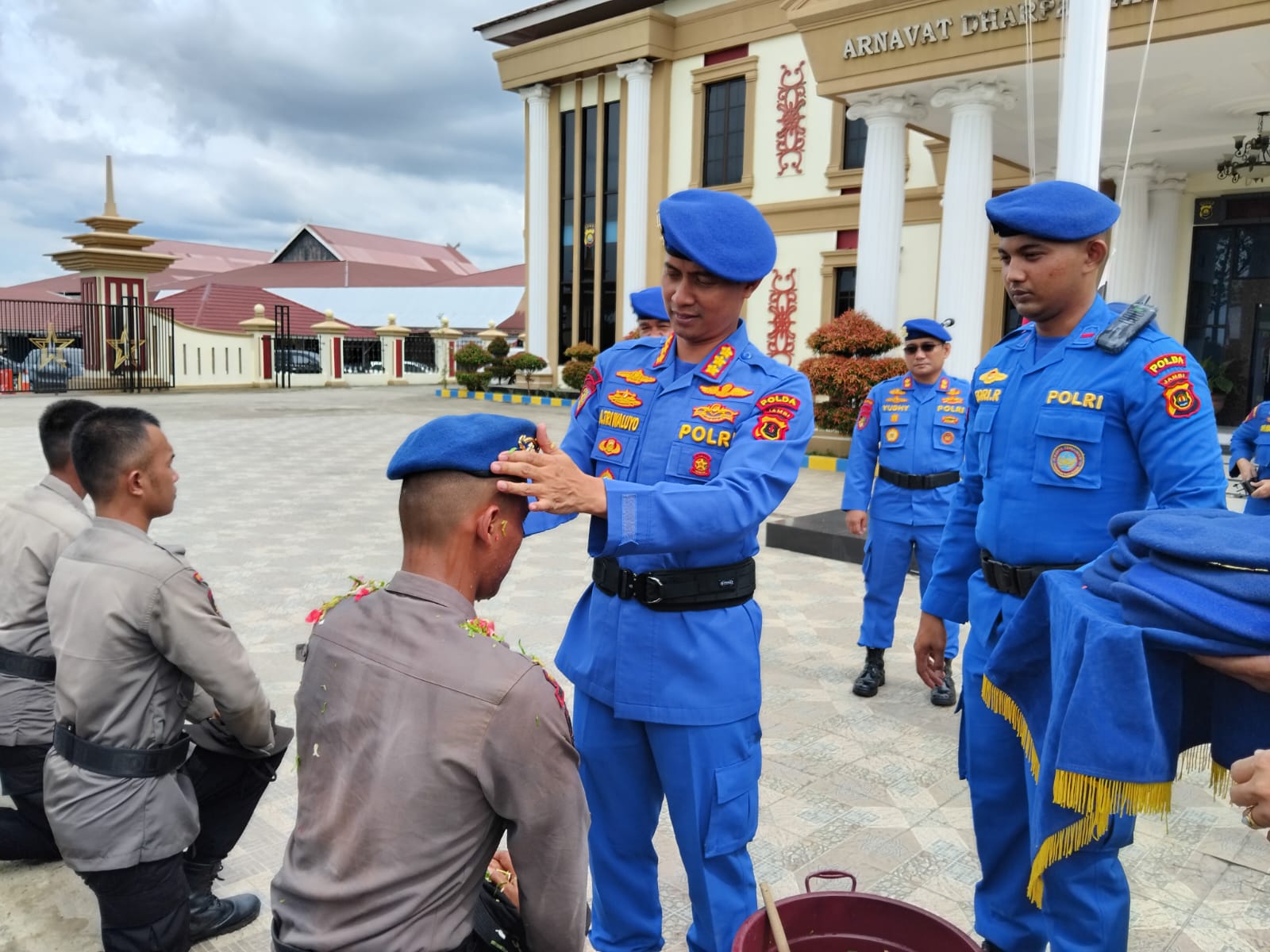 Resmi Berbaret Biru, 10 Personel Remaja Polairud Jambi Jalani Acara Tradisi Pembaretan Khas Polairud