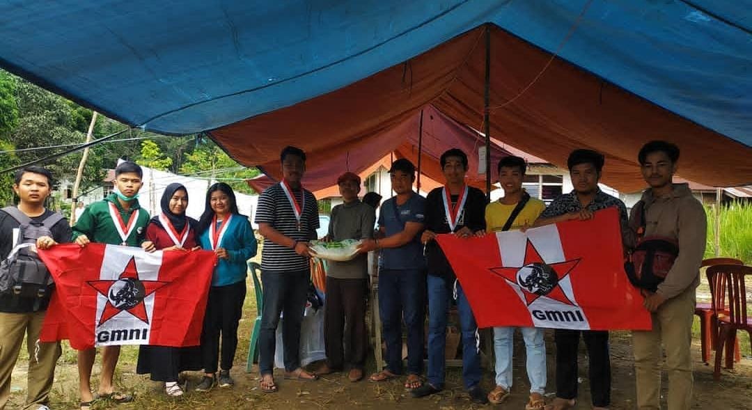 GMNI Melawi Peduli, Salurkan Bantuan Sembako Kepada Masyarakat