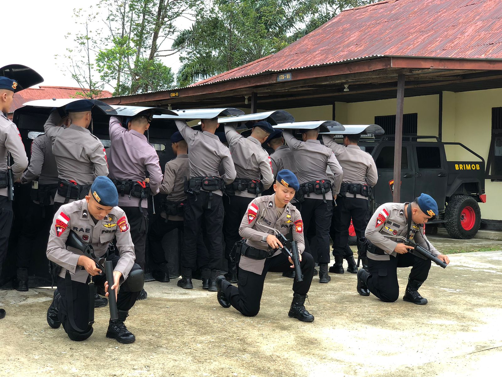 Satbrimob Polda Kalbar Tingkatkan Kemampuan Latihan Dalam Mencegah Pelanggaran Tugas Lapangan