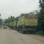 Jalan Nasional Penuh Dengan Lumpur, Akibat Galian Tanah Di Desa Mekarsari 