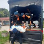 SAR Satbrimob Kalbar Sigap Dan Tanggap Ikut Distribusikan Bantuan Banjir