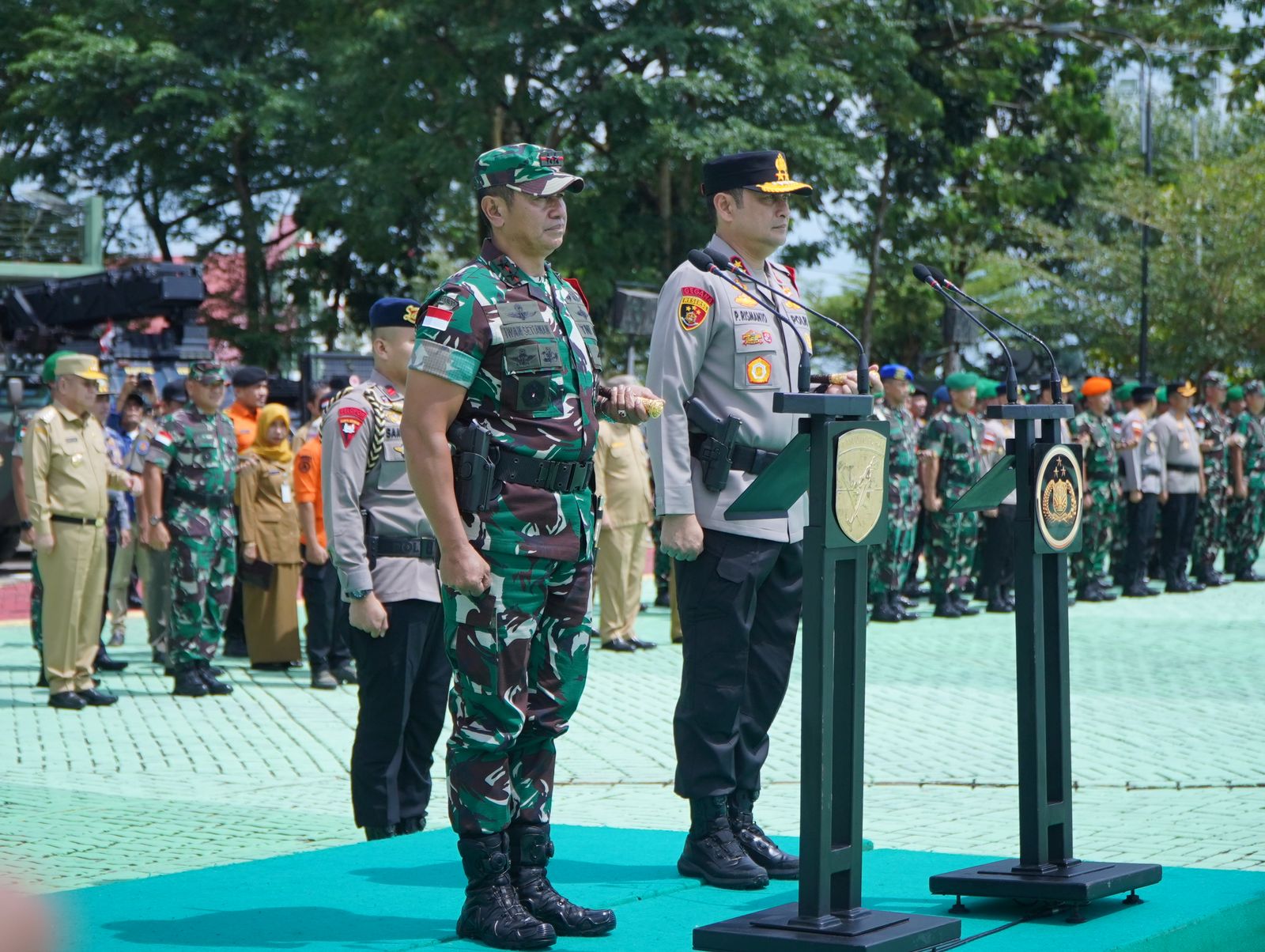 Pangdam XII/Tanjungpura dan Kapolda Kalbar Pimpin Apel Gelar Pasukan Dalam Rangka Pam VVIP Kunker Presiden RI