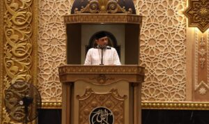 Sambil Menunggu Waktu Shalat Tarawih, Kapolda Kalbar Sampaikan Kultum di Masjid Mujahidin