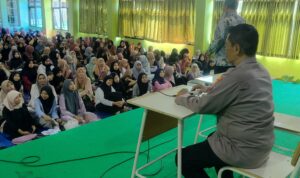 Kapolsek Mojoroto Ajak Pelajar SMK PGRI 2 Kediri Stop Aksi Bulliying