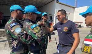 Tingkatkan Kemampuan, Prajurit Garuda Laksanakan Latihan Penanggulangan Kebakaran.