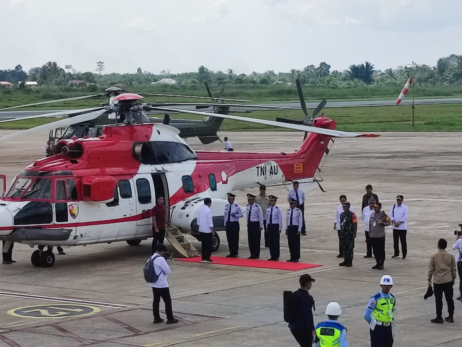 249 Personil Polres Kubu Raya Amankan Jalur Kedatangan dan Kepulangan Presiden RI