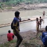 Dua Bocah Anak Kecil Hanyaut Di Sungai Cisimet