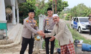 Kapolres Lebak Berikan Bantuan Paket Sembako ke DKM Masjid Jami Al-Hijrah Parungsari