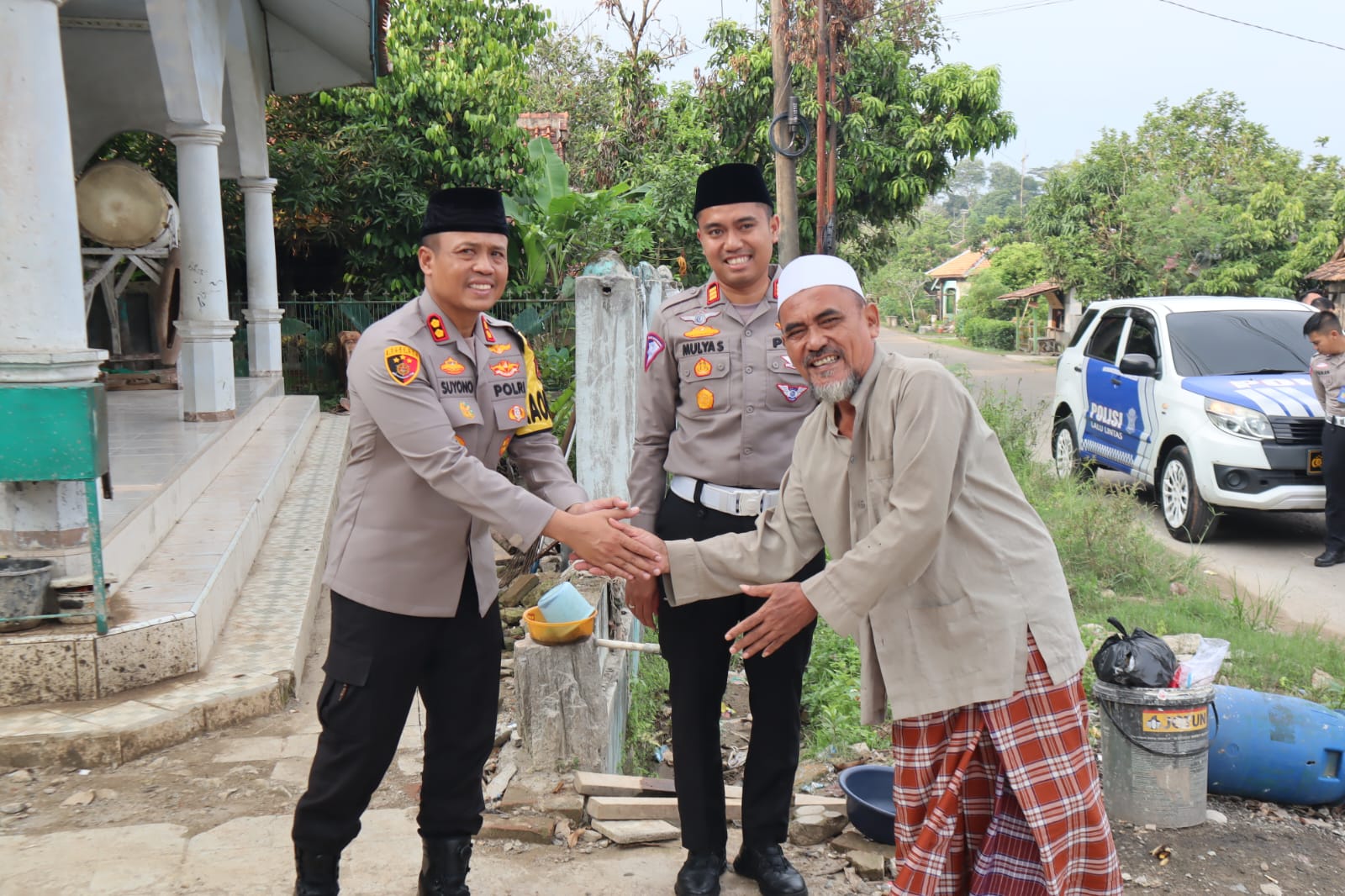 Kapolres Lebak Berikan Bantuan Paket Sembako ke DKM Masjid Jami Al-Hijrah Parungsari