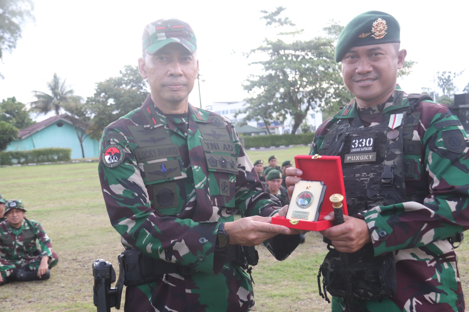 Personel Lengkap dan Torehkan Berbagai Prestasi Di Medan Operasi, Satgas 330 Terima Tanda Kehormatan Satyalancana Wira Dharma