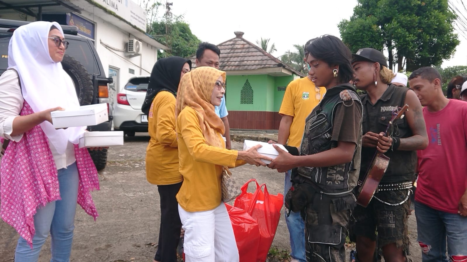 **Ramadhan Berkah: Forum Wartawan FWKP3B Adakan Kegiatan Baksos**