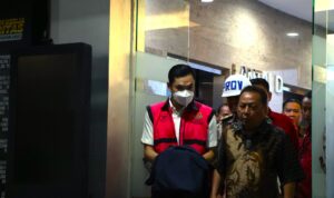 Tim Penyidik Kèjagung Menahan Tersangka HM Selaku Perwakilan PT RBT Dalam Perkara Komoditas Timah