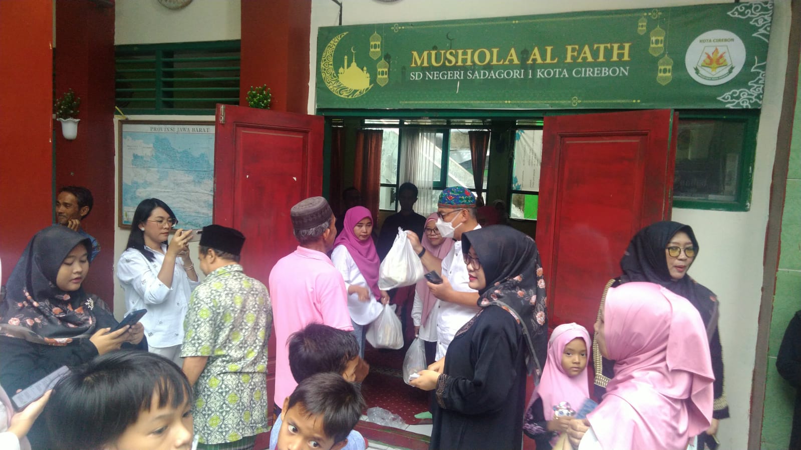 Bhakti Sosial Dan Buka Puasa Bersama Keluarga Besar SD Sadagori 1