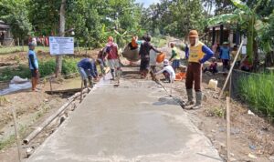 Pembangunan Rabat Beton Di Bangun Oleh Pemerintah Desa