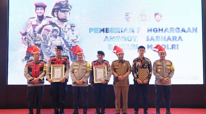 Kapolda Sulsel Hadir Bersama Kabaharkam Polri Yang Membuka Rakernis Korsabhara Baharkam Polri T.A 2024 di Makassar