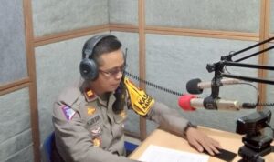 SAT Lantas Polres Takalar Sosialisasi Operasi Keselamatan Pallawa 2024 Melalui Radio FM