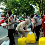 Hari ke 7 Ramadhan 1445 H, Biro SDM Polda Sulsel Bagi Takjil Buka Puasa