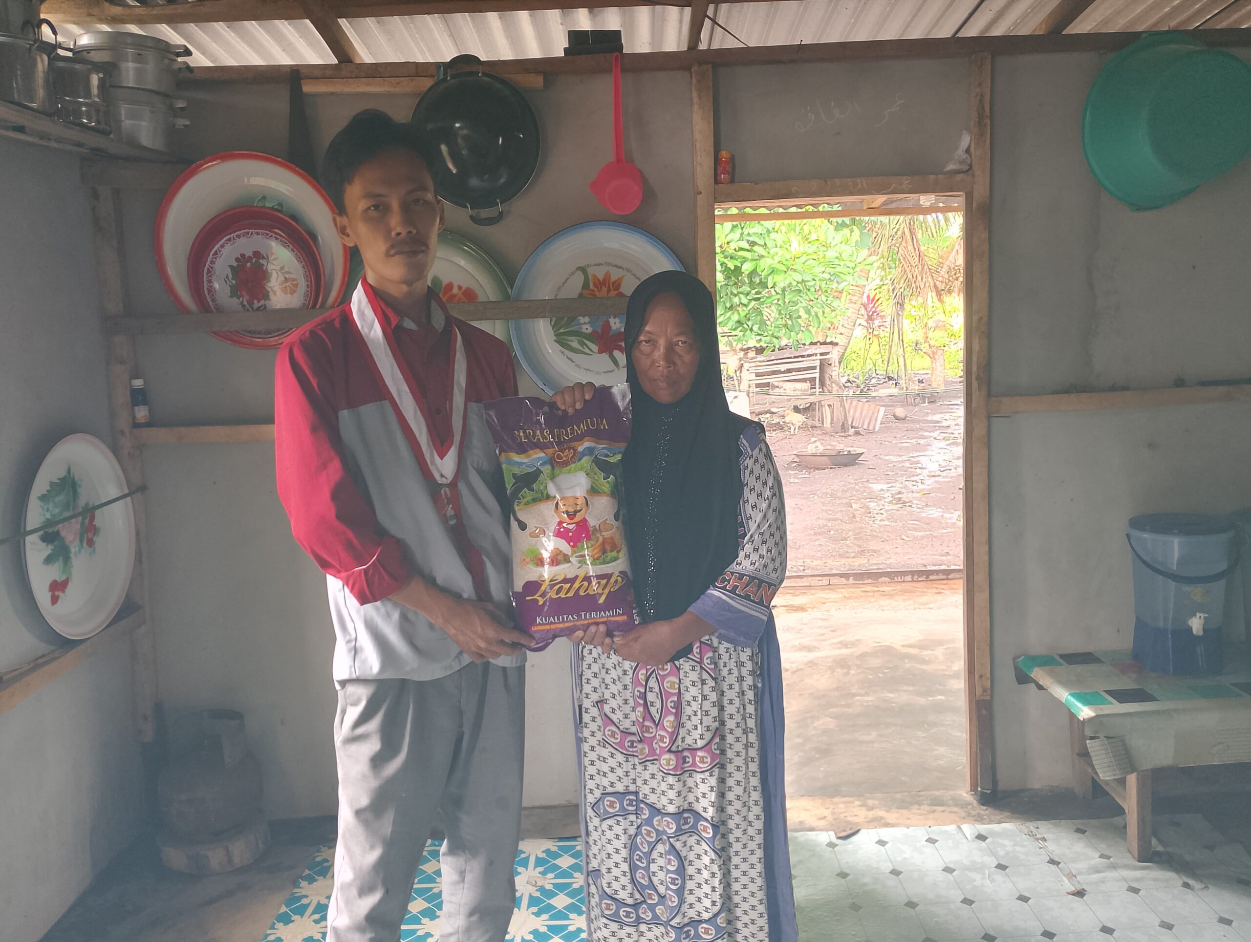 Jelang Ramadhan, GMNI Mempawah Salurkan Bansos untuk Masyarakat Dhuafa