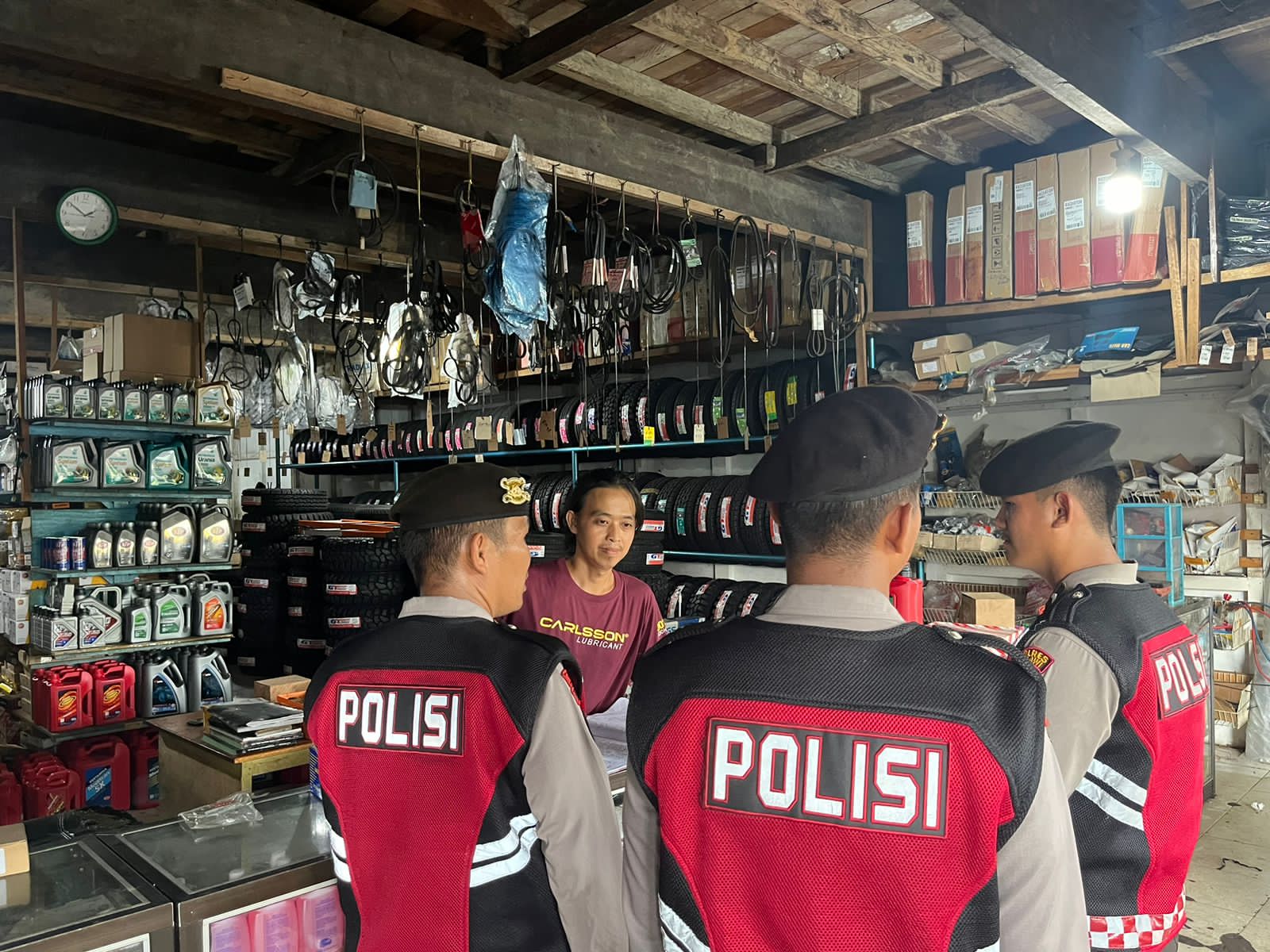 Antisipasi Gangguan Kamtibmas dan Lindungi Konsumen, Satuan Samapta Polres Melawi Patroli ke SPBU dan Bengkel