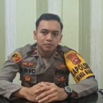 Polisi Berbagi, Polsek Nanga Mahap Serahkan Bansos