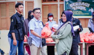 Peduli Sesama PT LAB Gelar Bazar dan Bagi Takjil